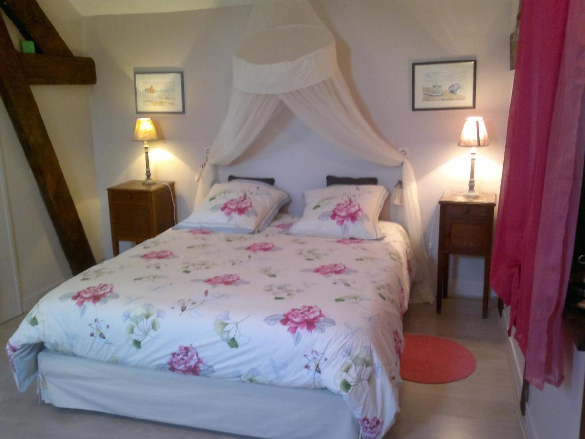Les Marronniers Hotel Cambremer Room photo