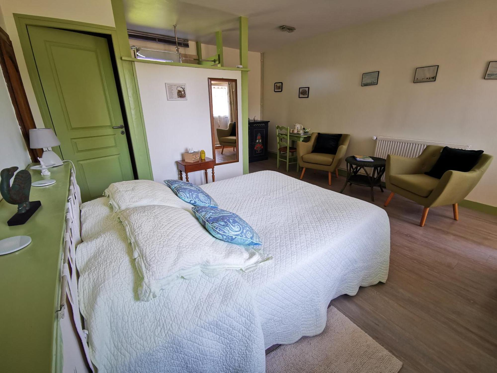 Les Marronniers Hotel Cambremer Room photo