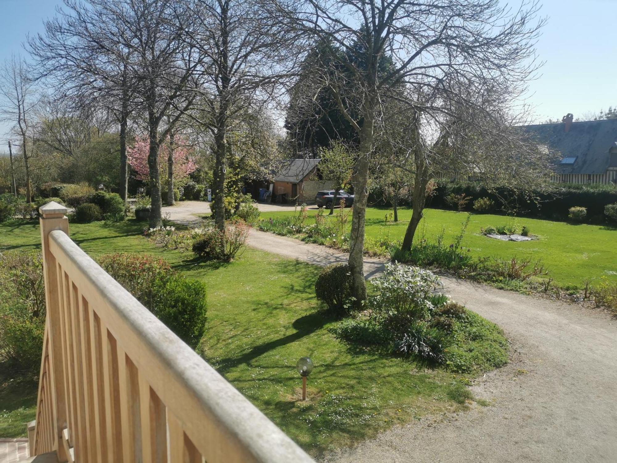 Les Marronniers Hotel Cambremer Exterior photo